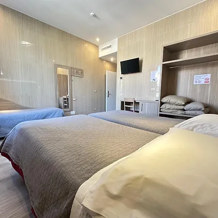 Hotel Midway-2