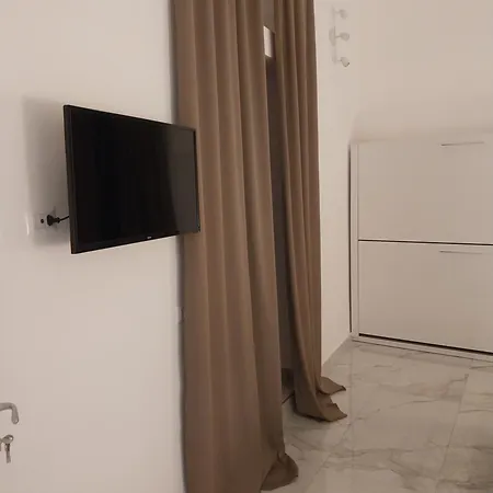 Quartieri Spagnoli Rooms-3