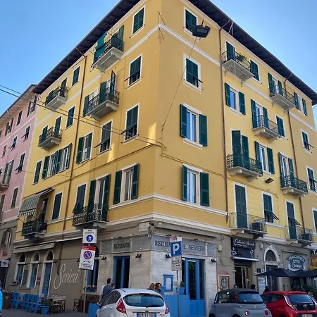 54 Rosselli Rooms-2
