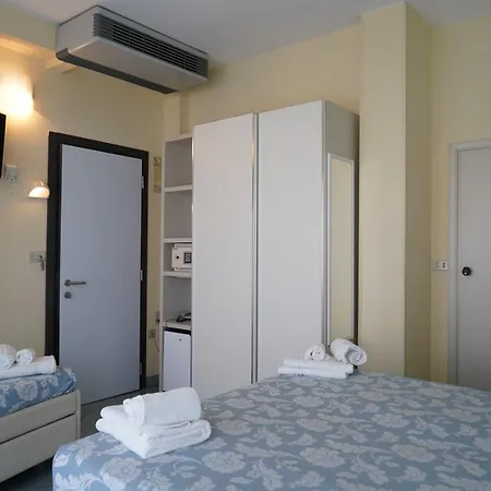 Hotel Embassy-3