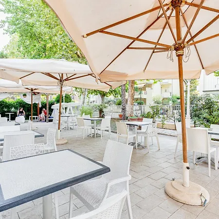 Hotel Gadames - Lunch On The Beach-3