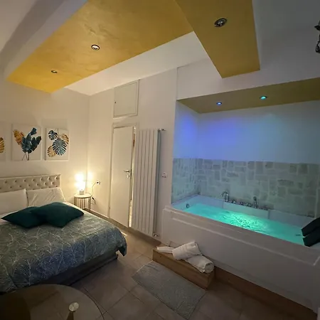 Le Plaisir Luxury Room con vasca idromassaggio-3