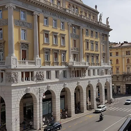Trieste Center Rooms&Apartments - Fiori di Trieste-2