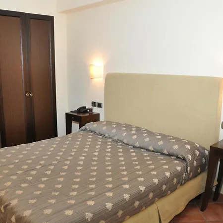 Hotel Urbano V-2