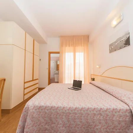 Hotel Silvia-3