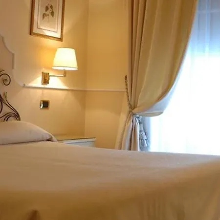 Hotel Jolanda-2