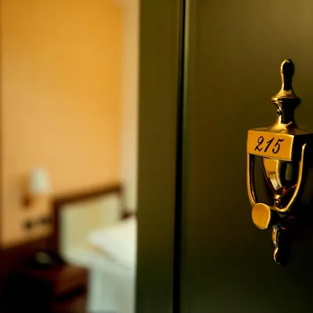 Hotel Montreal-3