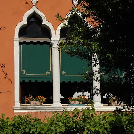 Pensione Accademia - Villa Maravege-2