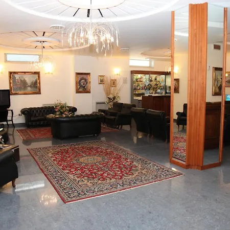 Royal Hotel-2