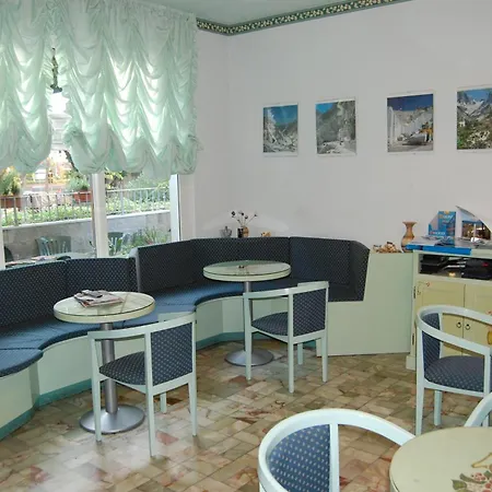 Hotel Daisy-2
