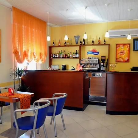 Hotel Holiday Beach-3