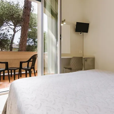 Hotel Boccaccio-free parking--3