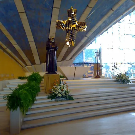 Hotel e Appartamenti La Solaria con parcheggio gratuito a soli 450 MT dalla nuova Basilica di Padre Pio-3