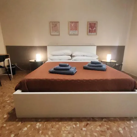 Casa Viola a 900 mt dalla Staz. Centrale-3