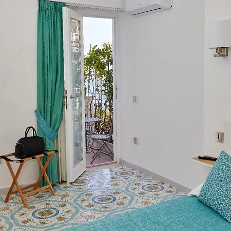 Malafemmena Guest House-3