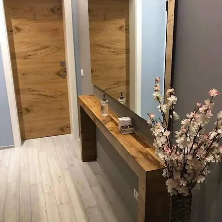Joyce Room-2
