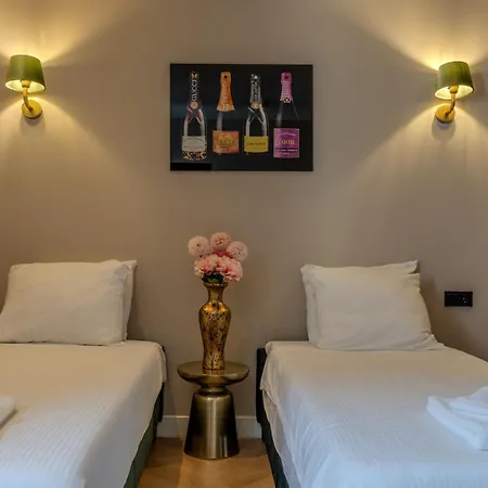 Hotel 83-3
