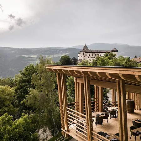 Presulis Hideaway Apartments & Restaurant-2