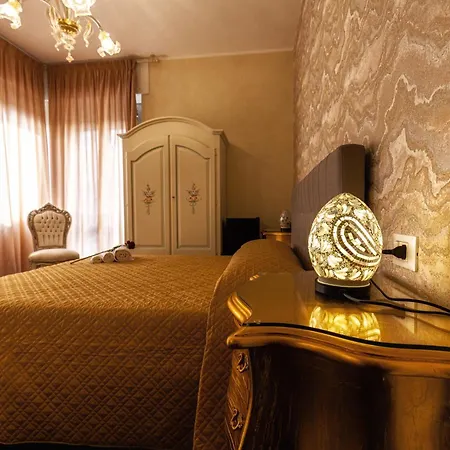 Amy Rooms-2