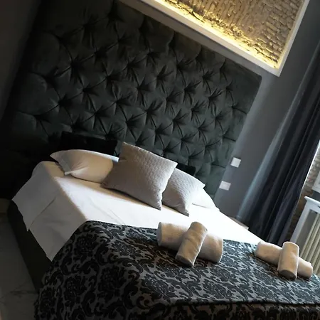 Rhome Luxury Suite-2