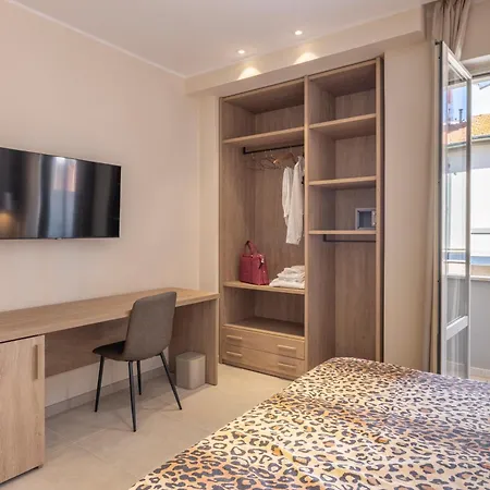 Ilenia'S Boutique Rooms-3