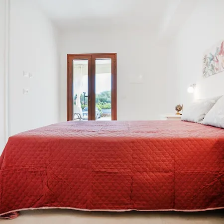 Ambra Holiday Rooms - Rooms & Beach-3