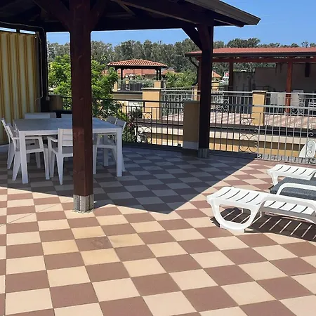 Villa Pizzo Beach Club - Free Pool & Private Beach Perfect For Families-3