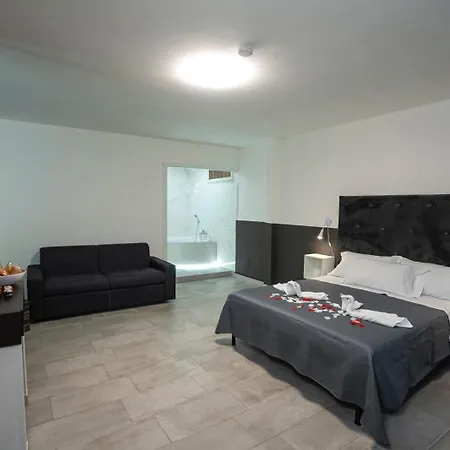 B&B Small Luxury Napoli Centrale-2