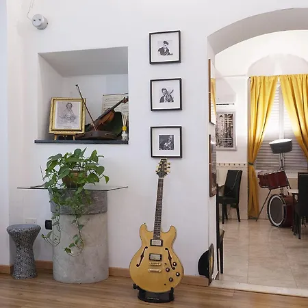 Red And Blues Music Hotel Genova-3