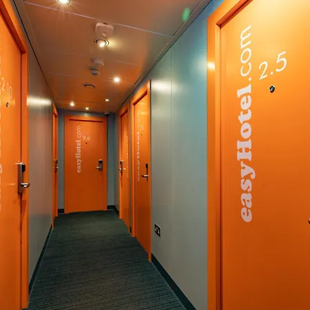 Easyhotel Edinburgh-3