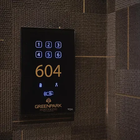 Green Park Penthouse Suite & Pool - Heated Pool --3
