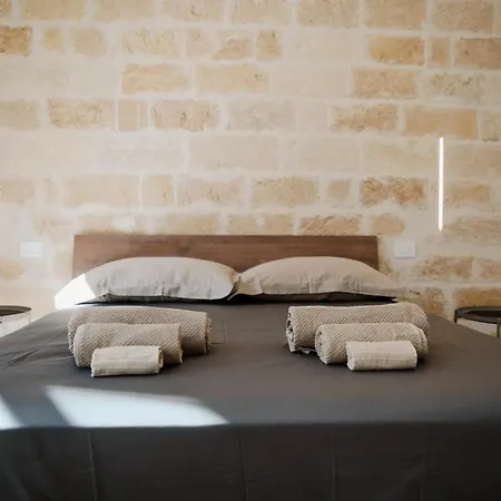 Petrina Home - Suite Rooms Barletta-3