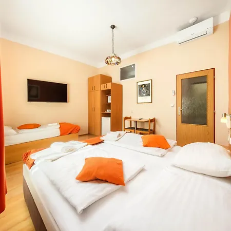 Hotel Golden City Garni-2