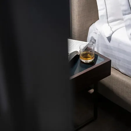 Hotel 77 Seventy-Seven Luxury Suites - Maison D'Art Collection-3
