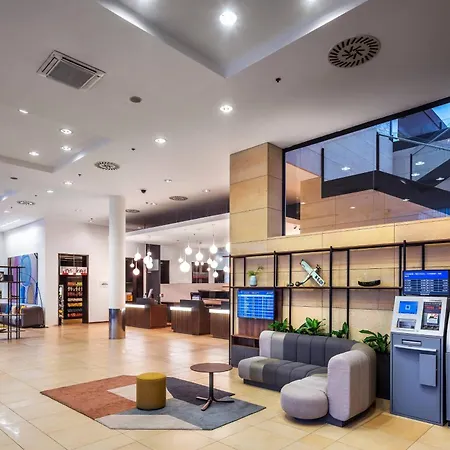 Courtyard By Marriott Prague Airport-2