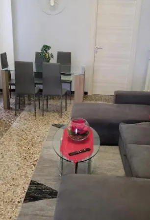 The Friend'S Hause-3