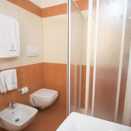 Hotel Jolly-3