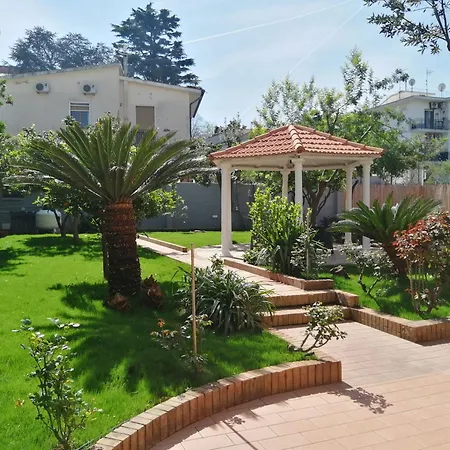 Summer Colors Rooms & Apartments-3