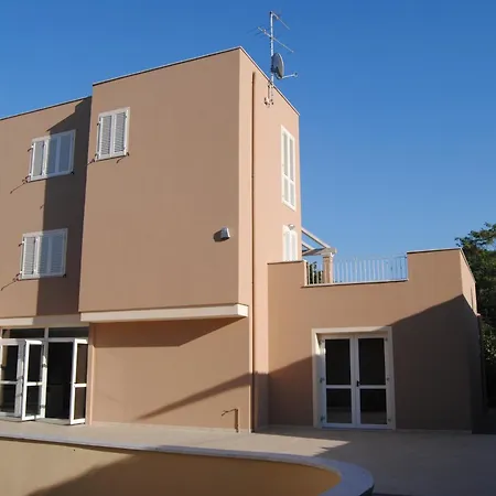 Residenza turistico Alberghiera -Rta AZZURRA Marina di Massa-2