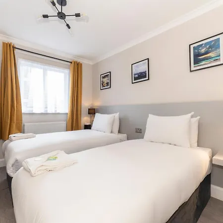 MARINA HOTEL London-2