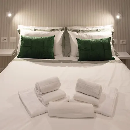 Colosseum Suites By Glen-3
