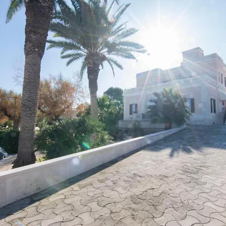 Villa Emy Boutique Bed & Breakfast-3