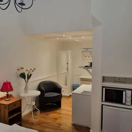 Connection Guesthouse-3