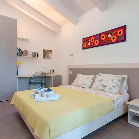 Pixel B&B-2