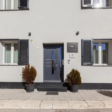Oneira Rooms-3