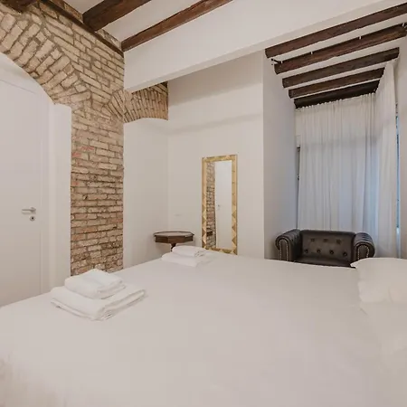 Rialto Suite 707-2