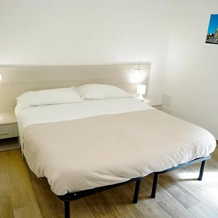 Alex Rooms-3
