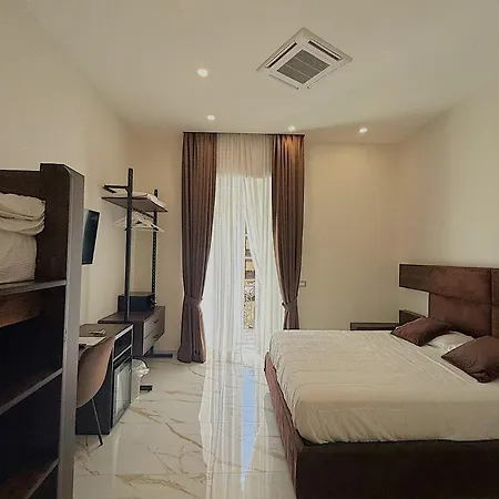 Auroom-2