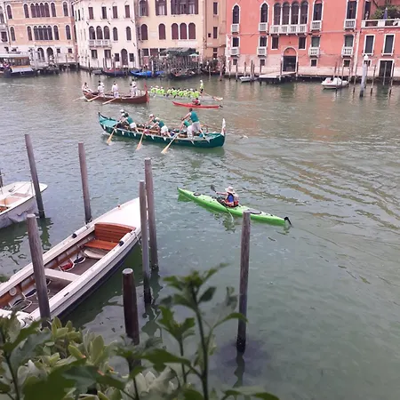Honeymoon Suite On Grand Canal-2