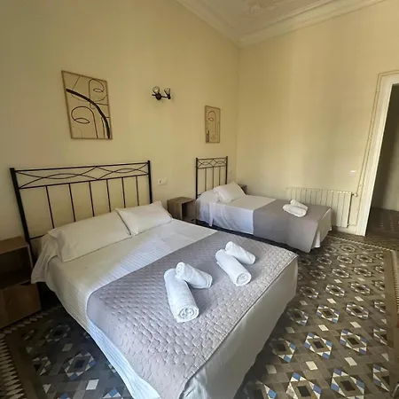 Hostal Balmes Centro-3